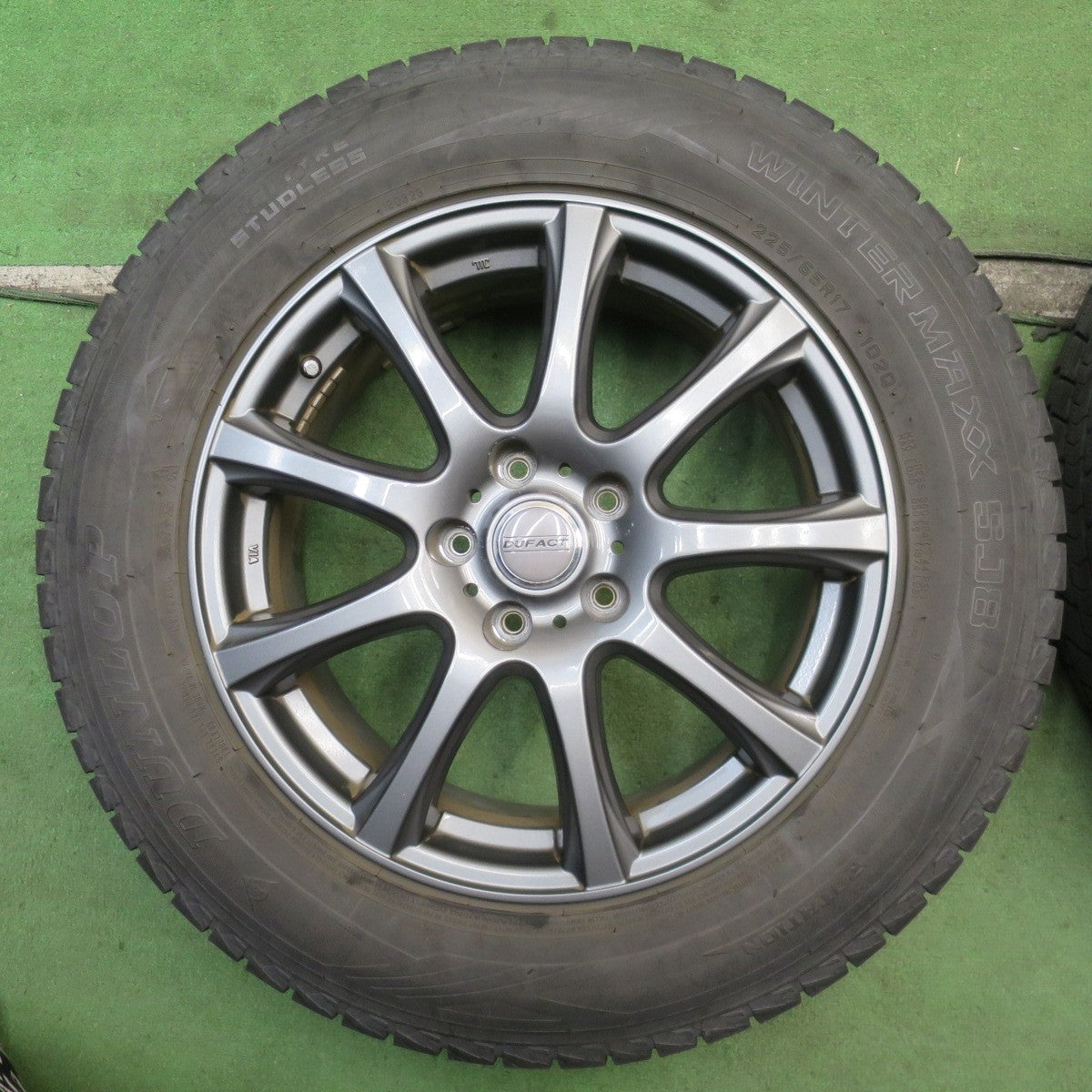 バリ溝！キレイ！9分◎スタッドレス 225/65R17 ダンロップ ウインターマックス SJ8 DUFACT デュファクト 17インチ PCD114.3/5H◎6072403NJス