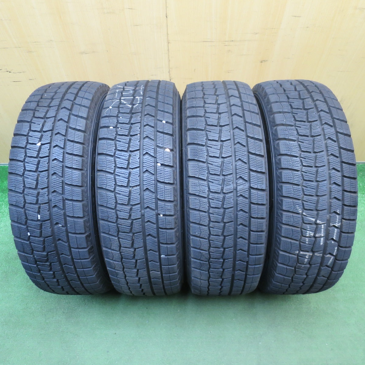 バリ溝！22年！キレイ！9.5分以上★スタッドレス 195/65R15 ダンロップ ウインターマックス WM02 Exceeder エクシーダー 15インチ PCD100/4H★6042403NJス