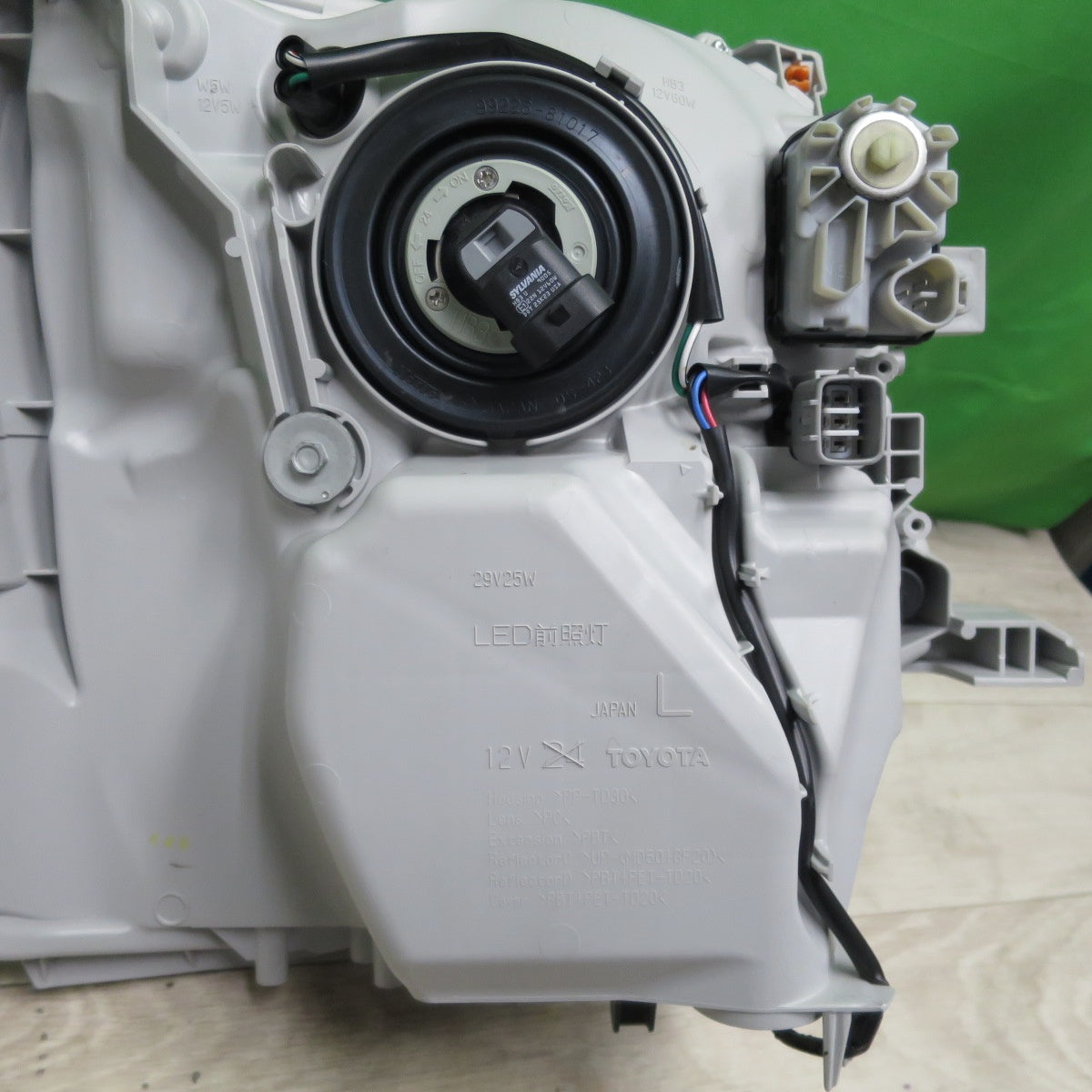 [送料無料] 新車外し!左右セット☆トヨタ 200系 ハイエース スーパーGL 7型 現行 純正 ヘッド ライト ランプ KOITO 26-137☆
