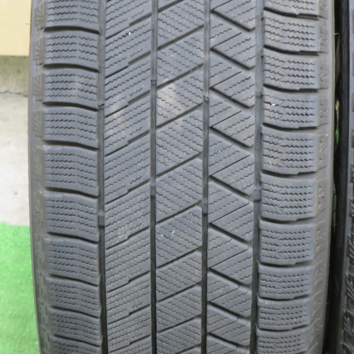 バリ溝！24年！9.5分★スバル エクシーガ クロスオーバー7 純正 215/50R17 スタッドレス ブリヂストン ブリザック VRX3 17インチ PCD100/5H★6021808TTス