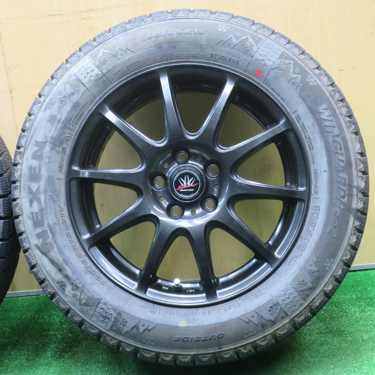 バリ溝！23年！キレイ！9.5分★プリウス 等 LOXARNY SPORT RS-10 195/65R15 スタッドレス ネクセン ウィンガード ice2 ロクサーニ スポーツ 15インチ PCD100/5H★5111903NJス