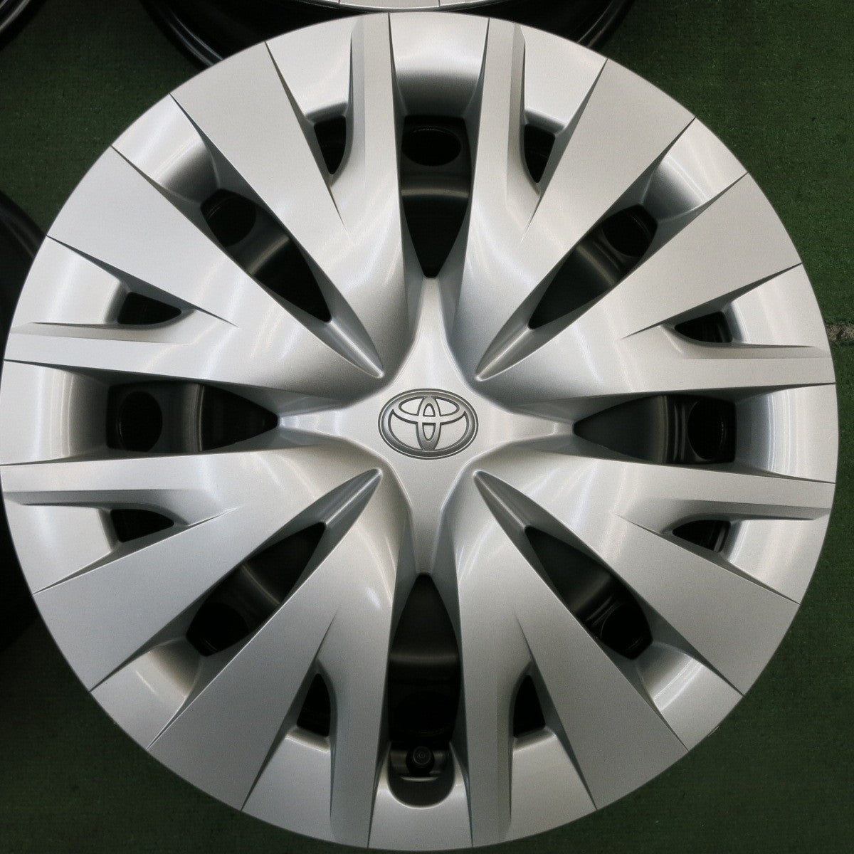 新車外し★トヨタ ヤリス 純正 スチール ホイール 15インチ 15×6J PCD100/4H★5081501HAホ
