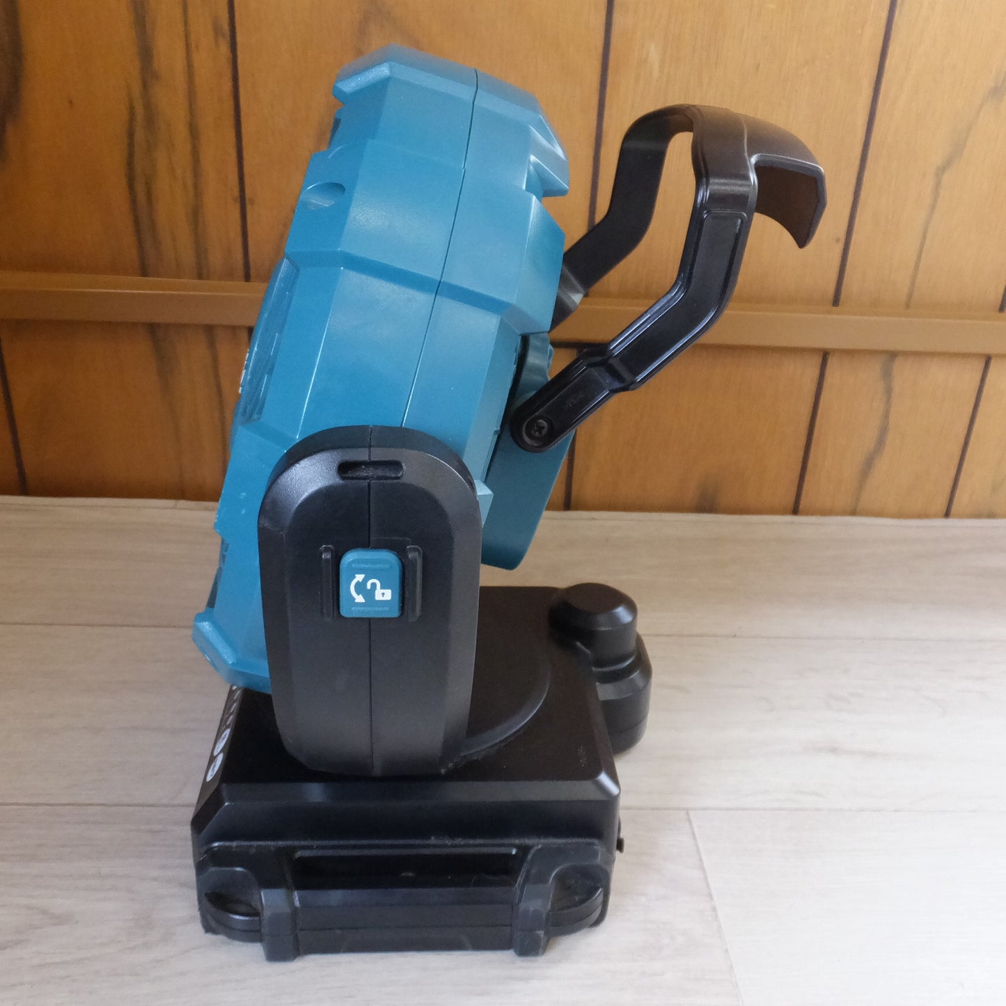 [送料無料] ★マキタ makita 充電式ファン CF102D 14.4V/18V 本体のみ★