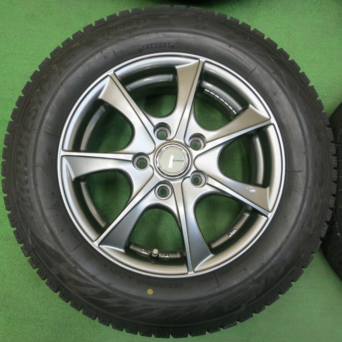 *送料無料* バリ溝！21年！キレイ！9.5分以上★スタッドレス 195/65R15 ブリヂストン ブリザック VRX2 LEBEN レーベン 15インチ PCD114.3/5H★4041104イス