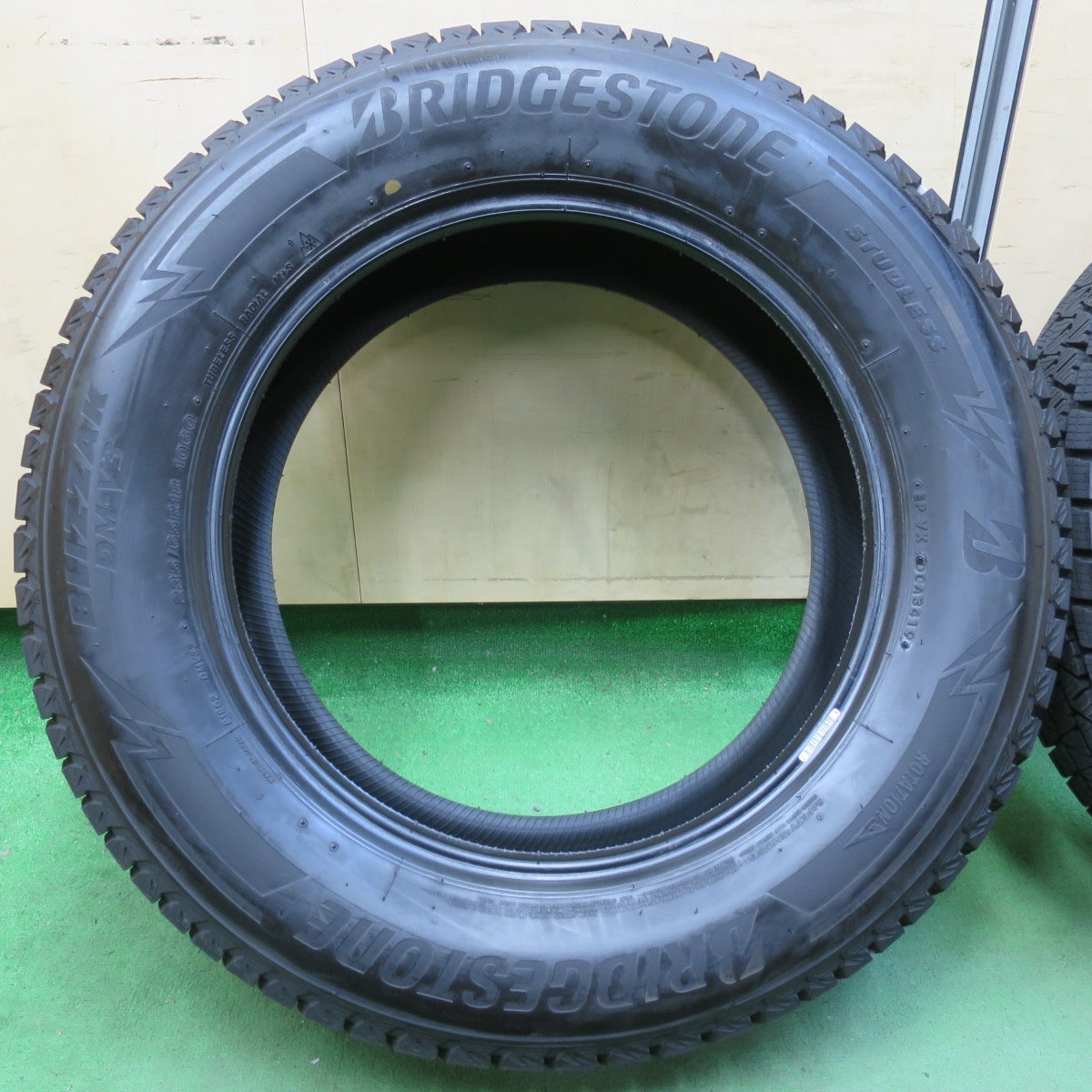 [送料無料] バリ溝！9.5分★スタッドレス 235/65R18 ブリヂストン ブリザック DM-V3 タイヤ 18インチ レクサス RX ムラーノ 等★5032802イスタ