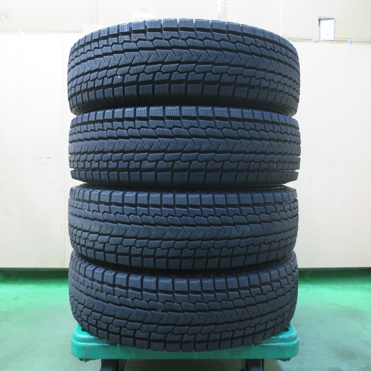 バリ溝！22年！9.5分★スタッドレス 195/80R15 107/105L ヨコハマ アイスガード G075 タイヤ 15インチ ジムニー シエラ ジムニー ノマド 等★5102509イスタ