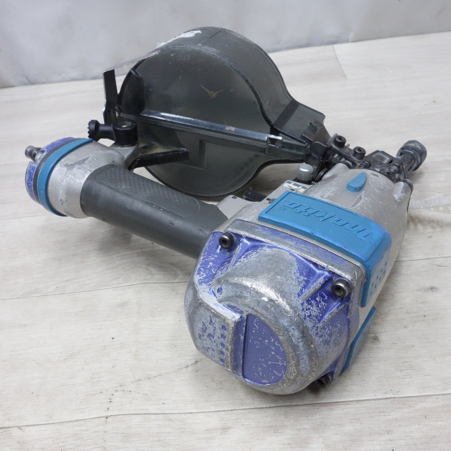 [送料無料] ◆マキタ サイディング用 50mm 常圧 エア 釘打ち機 AN552 ケース付き エア 工具 ①◆