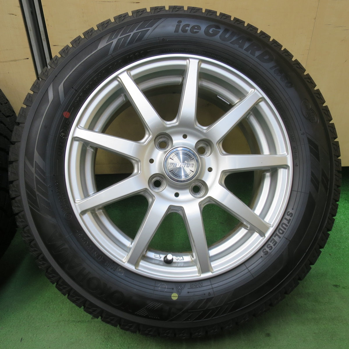 バリ溝！23年！ほぼ10分★スタッドレス 175/70R14 ヨコハマ アイスガード iG60 ravrion ラブリオン 14インチ PCD100/4H★5111808イス