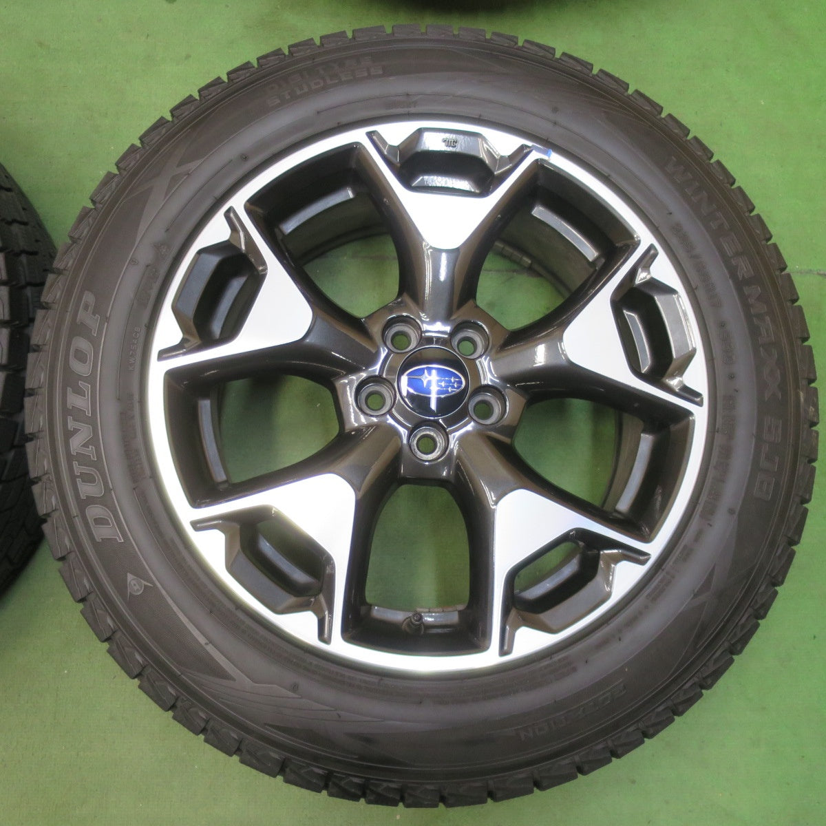 バリ溝！キレイ！9分★スバル XV フォレスター 等 純正 225/60R17 スタッドレス ダンロップ ウインターマックス SJ8 17インチ PCD100/5H★5122601イス