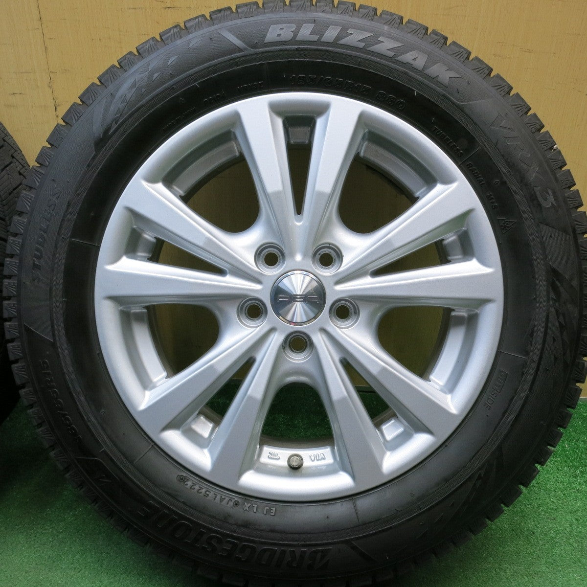 バリ溝！22年！キレイ！9.5分★ワーゲン ポロ 等 AGA Dorf 185/65R15 スタッドレス ブリヂストン ブリザック VRX3 ドルフ 15インチ PCD100/5H★6042610HAス