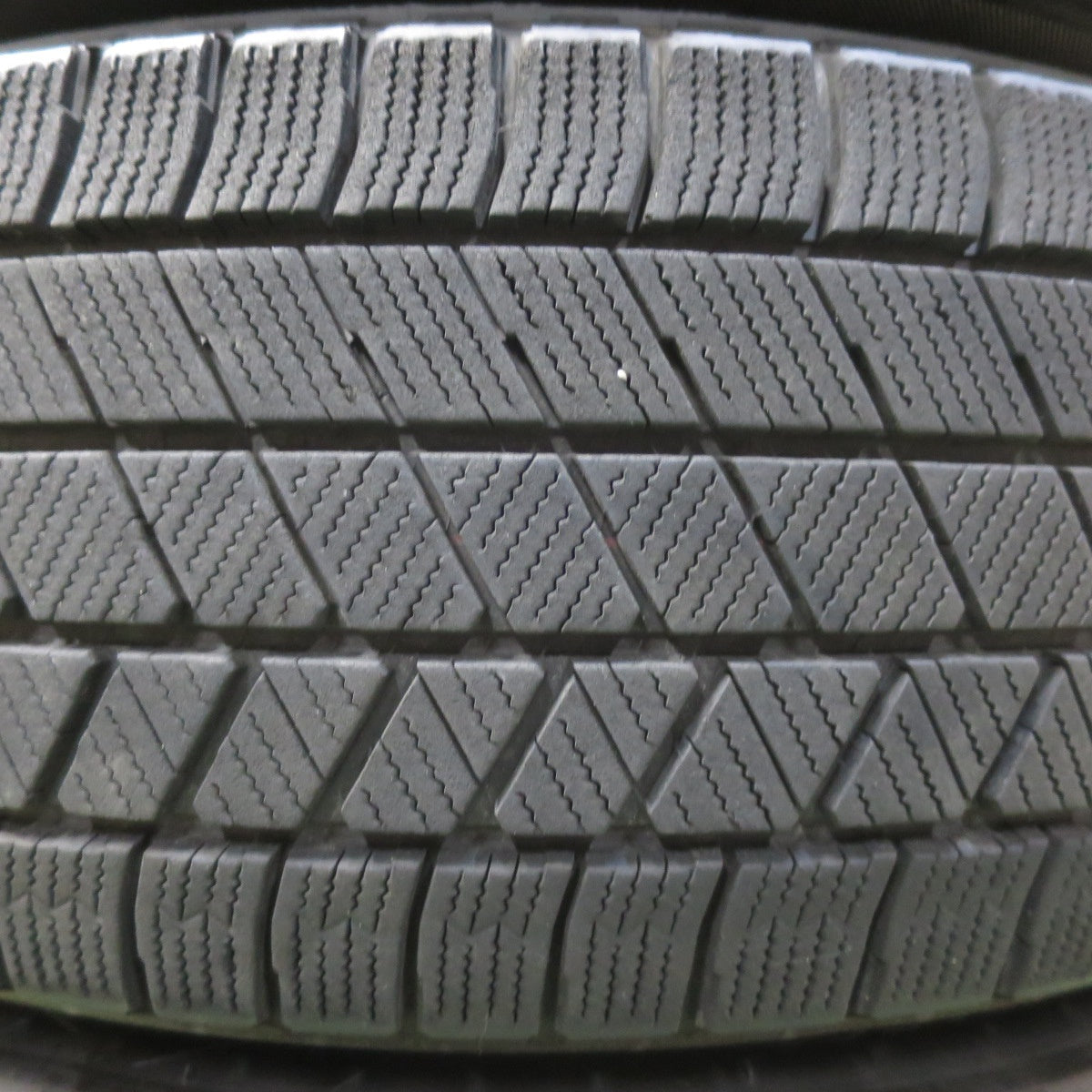 バリ溝！21年！8.5分★スタッドレス 195/65R15 ブリヂストン ブリザック VRX3 VOLGA ヴォルガ 15インチ PCD114.3/5H★5122914イス