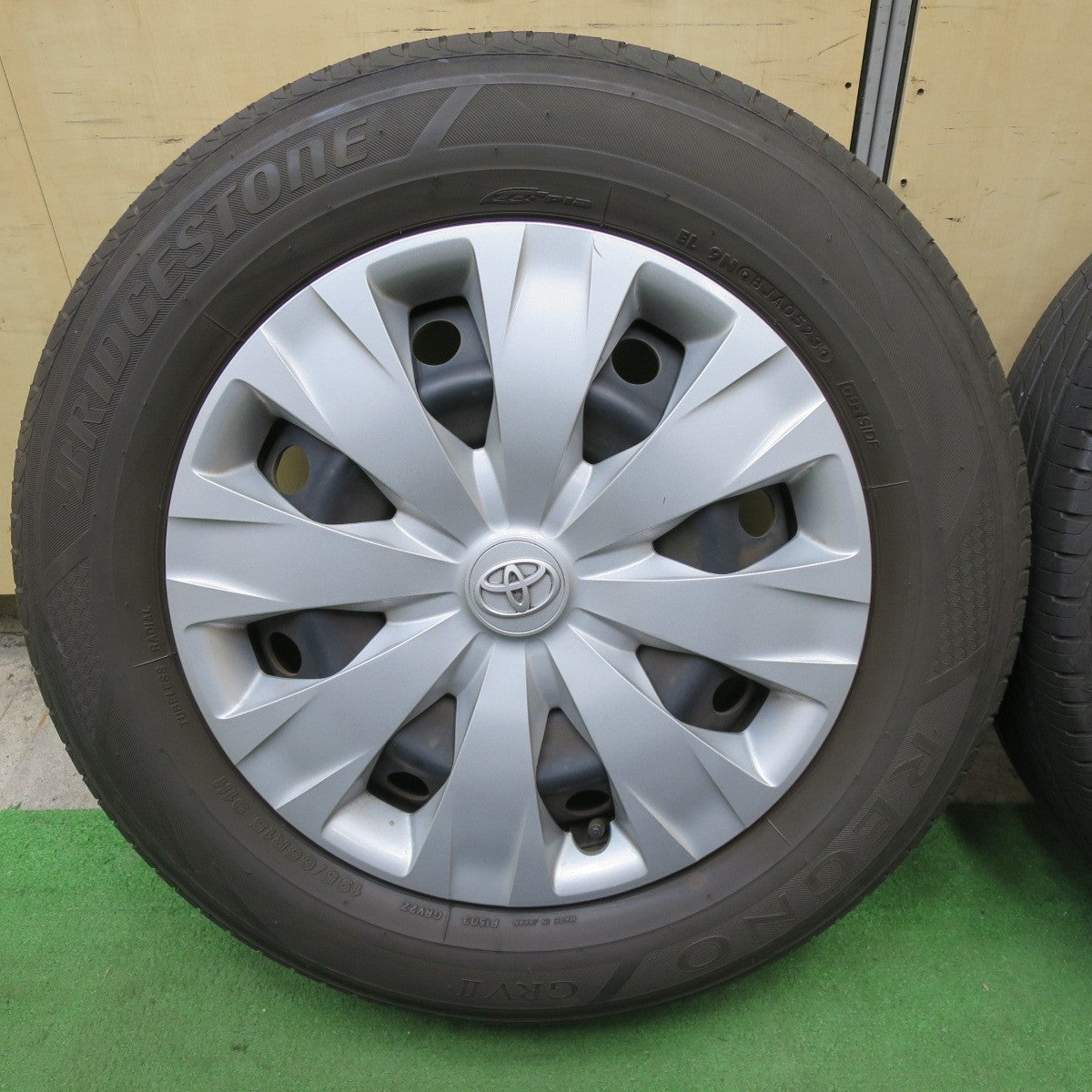 バリ溝！23年！9.5分★トヨタ 80系 ノア ヴォクシー 純正 スチール 195/65R15 ブリヂストン レグノ GRVⅡ GRV2 15インチ PCD114.3/5H★6013109ナノ