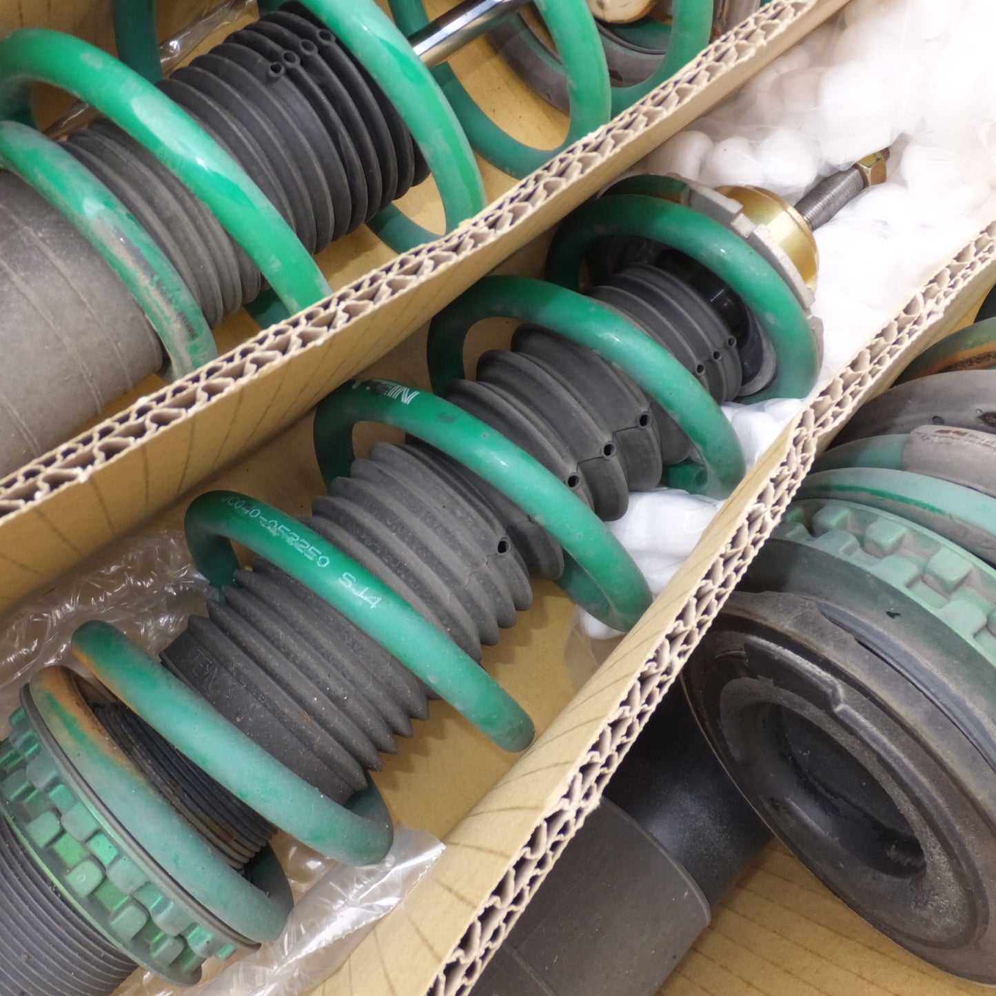 [送料無料] 岐阜発★テイン TEIN 全長調整式車高調 FLEX Z VCHE1-11931 VCHE0-11Y46-L VCHE0-11Y46-R セット　ホンダ ヴェゼル 着用品★