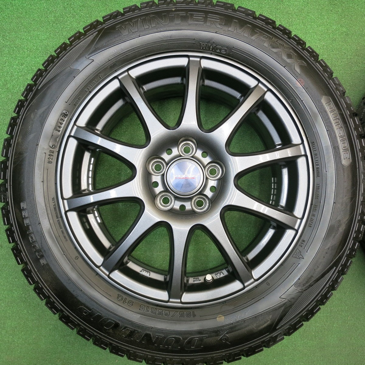 バリ溝！22年！キレイ！9.5分以上★プリウス 等 195/65R15 スタッドレス ダンロップ ウインターマックス WM02 VELVA CHARGE ヴェルヴァ 15インチ PCD100/5H★6012509HAス