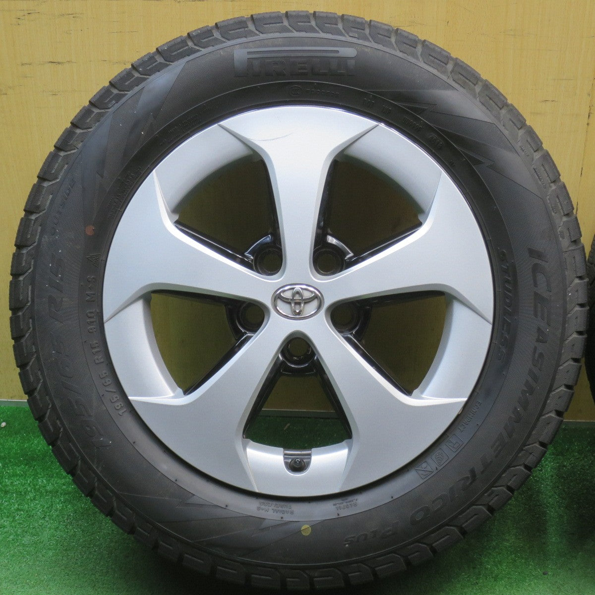 バリ溝！8.5分★トヨタ 30系 プリウス 純正 195/65R15 スタッドレス ピレリ アイスアシンメトリコ プラス 15インチ PCD100/5H★6051905NJス
