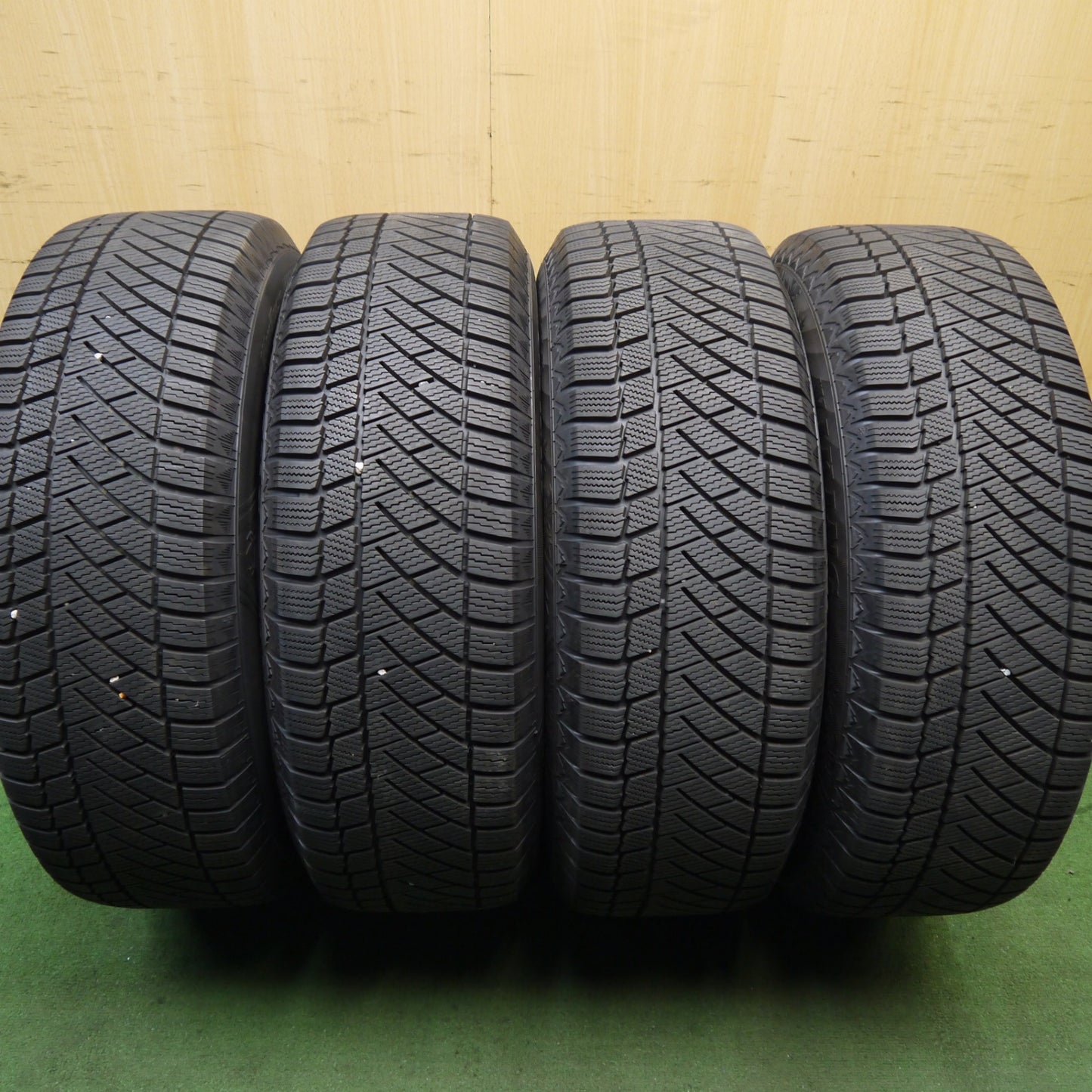 バリ溝！21年！キレイ！9.5分以上★スタッドレス 225/65R17 バイキング WINTECH WT6 Aphrodite アフロディーテ 17インチ PCD114.3/5H★5082002Hス