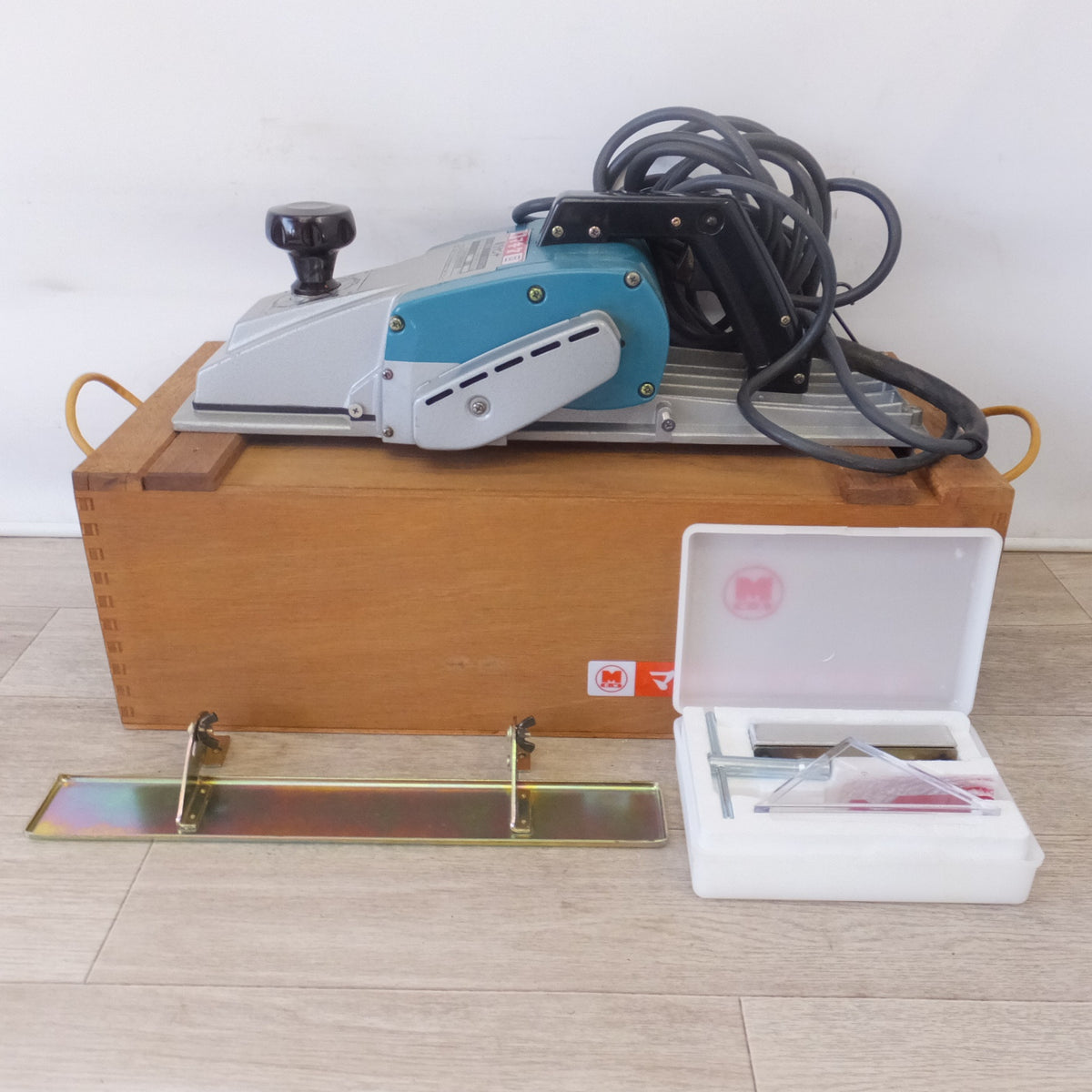 キレイ★マキタ makita 電気カンナ 1806B　有効切削幅 170mm　100V 12.5A 50-60Hz 1200W 15000/min.★