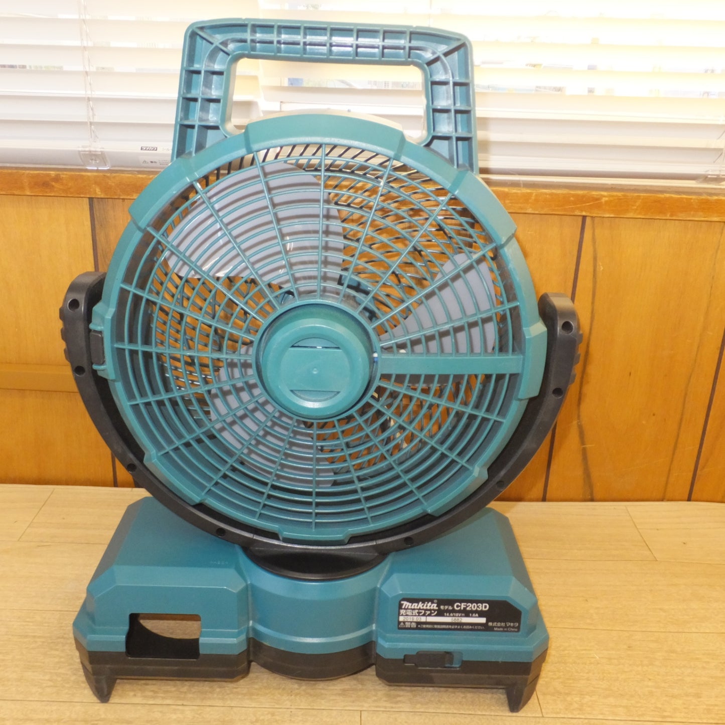 [送料無料] ★マキタ makita 充電式ファン CF203D 14.4/18V 1.6A　本体のみ★