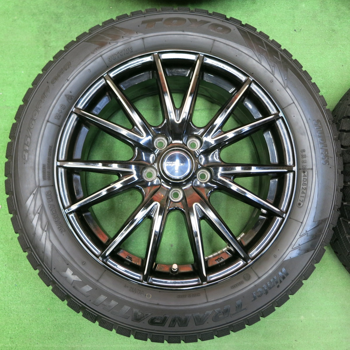 *送料無料* 超バリ溝！キレイ！9.5分以上★スタッドレス 215/60R17 トーヨー ウインタートランパス TX RiZLEY ZEFICE ライツレー 17インチ PCD114.3/5H★4050501IMス