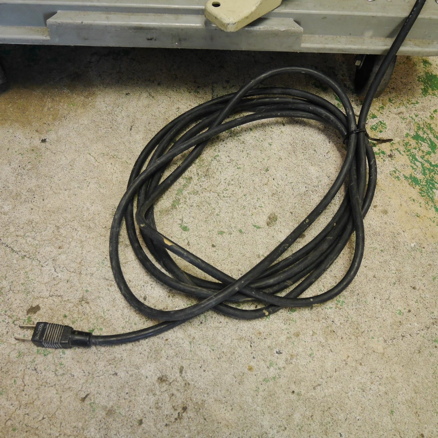 [送料無料] ☆マキタ 216mm スライド マルノコ LS0814FL 電動 工具 切断機 丸ノコ 丸のこ 丸鋸 makita 木工用 ジャンク品☆