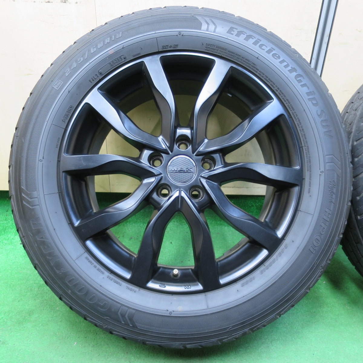 *送料無料* バリ溝！キレイ！8.5分★MAK 245/60R18 グッドイヤー EfficientGrip SUV hybrid HP01 18インチ PCD114.3/5H★4063001イノ