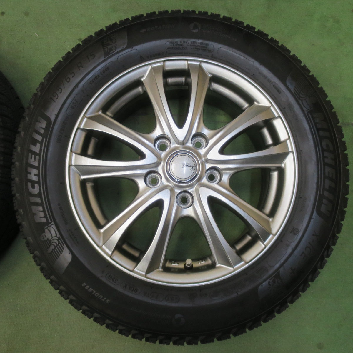 キレイ★スタッドレス 195/65R15 ミシュラン X-ICE3+ SIBILLA NEXT C5 シビラ ネクスト 15インチ PCD114.3/5H★6051304イス