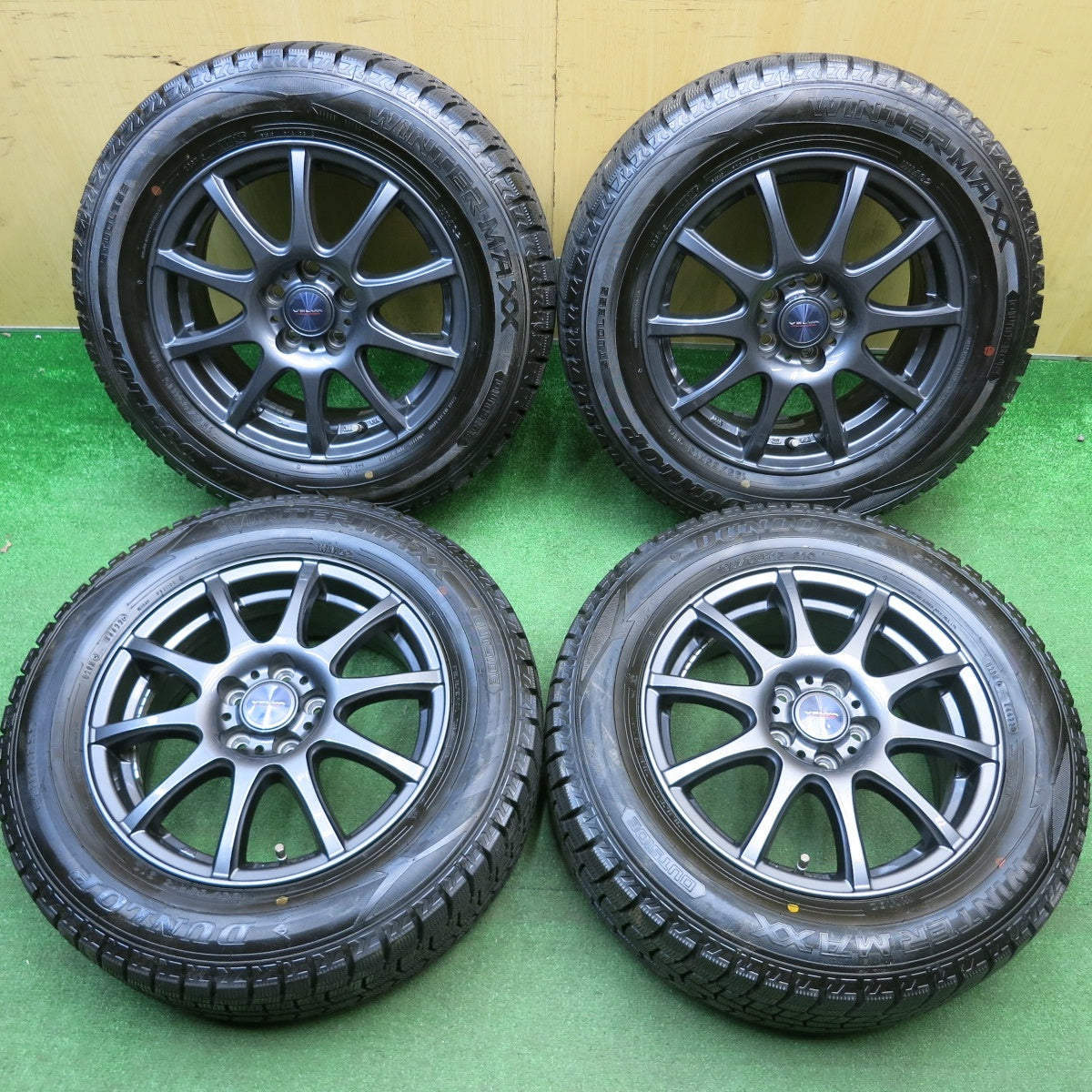 バリ溝！22年！キレイ！9.5分以上★プリウス 等 195/65R15 スタッドレス ダンロップ ウインターマックス WM02 VELVA CHARGE ヴェルヴァ 15インチ PCD100/5H★6012509HAス