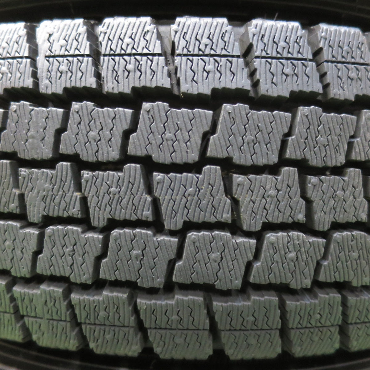 超バリ溝！24年！キレイ！9.5分以上★スタッドレス 155/80R14 88/86N グッドイヤー アイスナビ CARGO ravrion RS01 ラブリオン 14インチ PCD100/4H★5102802イス