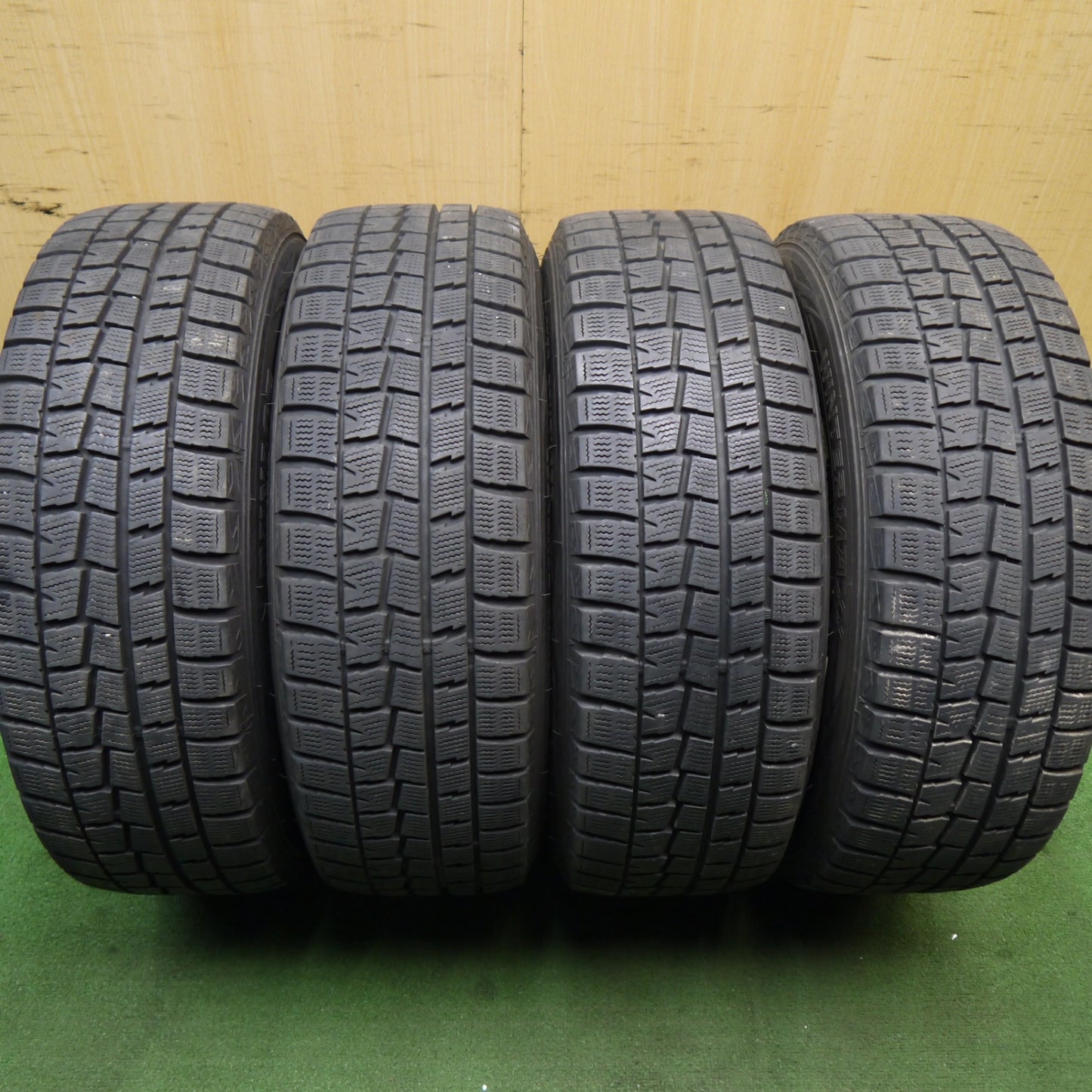 バリ溝！キレイ！8.5分★スタッドレス 205/60R16 ダンロップ ウインターマックス WM01 AXEL アクセル 16インチ PCD114.3/5H★5060604Hス