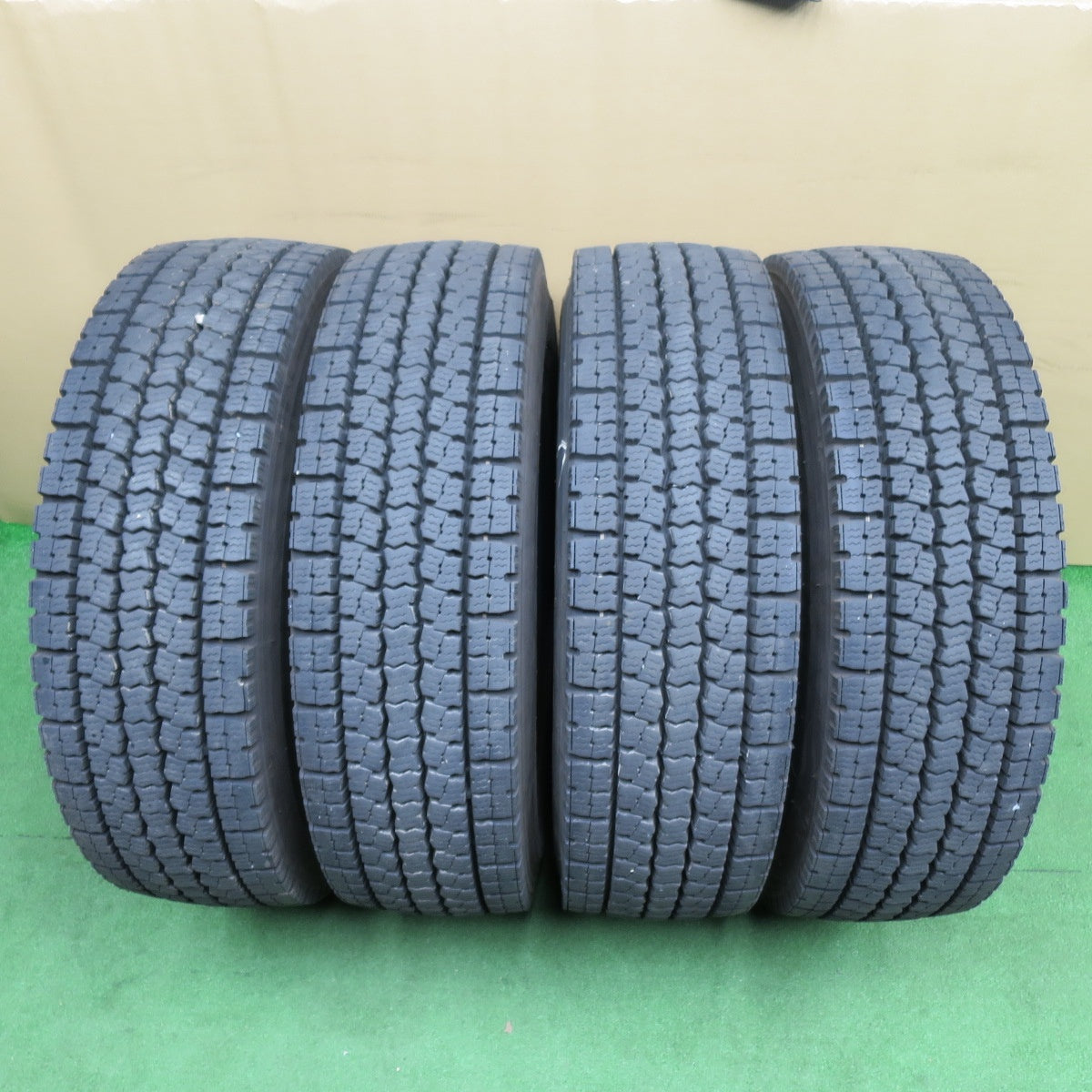 バリ溝！25年！9.5分★トラック タイヤ 245/70R19.5 136/134J スタッドレス トーヨー M919 19.5インチ★6033002NKスタ