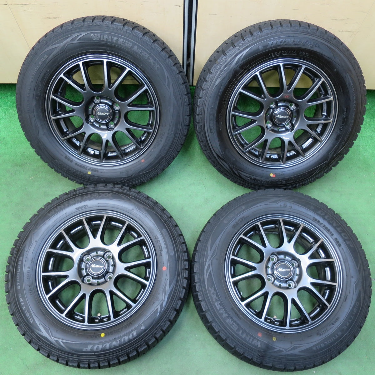 [送料無料] バリ溝！キレイ！ほぼ10分★スタッドレス 185/70R14 ダンロップ ウインターマックス WM01 Mistiere ミスティーレ 14インチ PCD100/4H★5021503イス