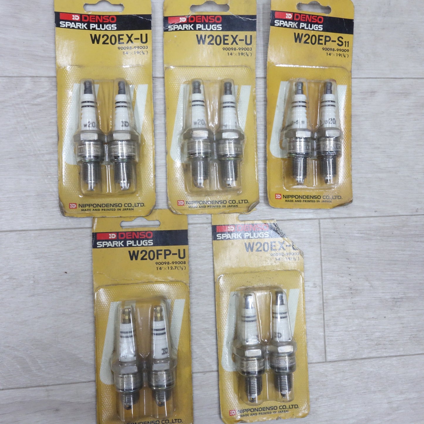 [送料無料] 未使用!大量まとめ売り◆デンソー NGK トヨタ純正 スパーク プラグ W14EX-U W20ET-S W22EP-S11 J16A-U11 S-27（N229 18 600）など◆