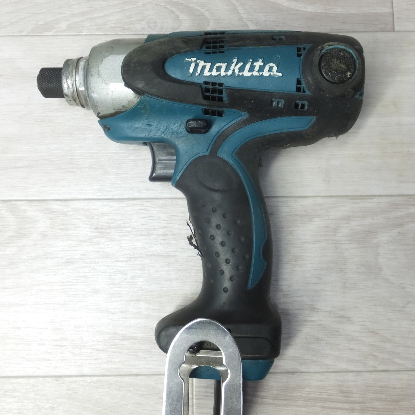 [送料無料] ◆makita マキタ インパクトドライバ 6955 コード式 電動工具 100V◆