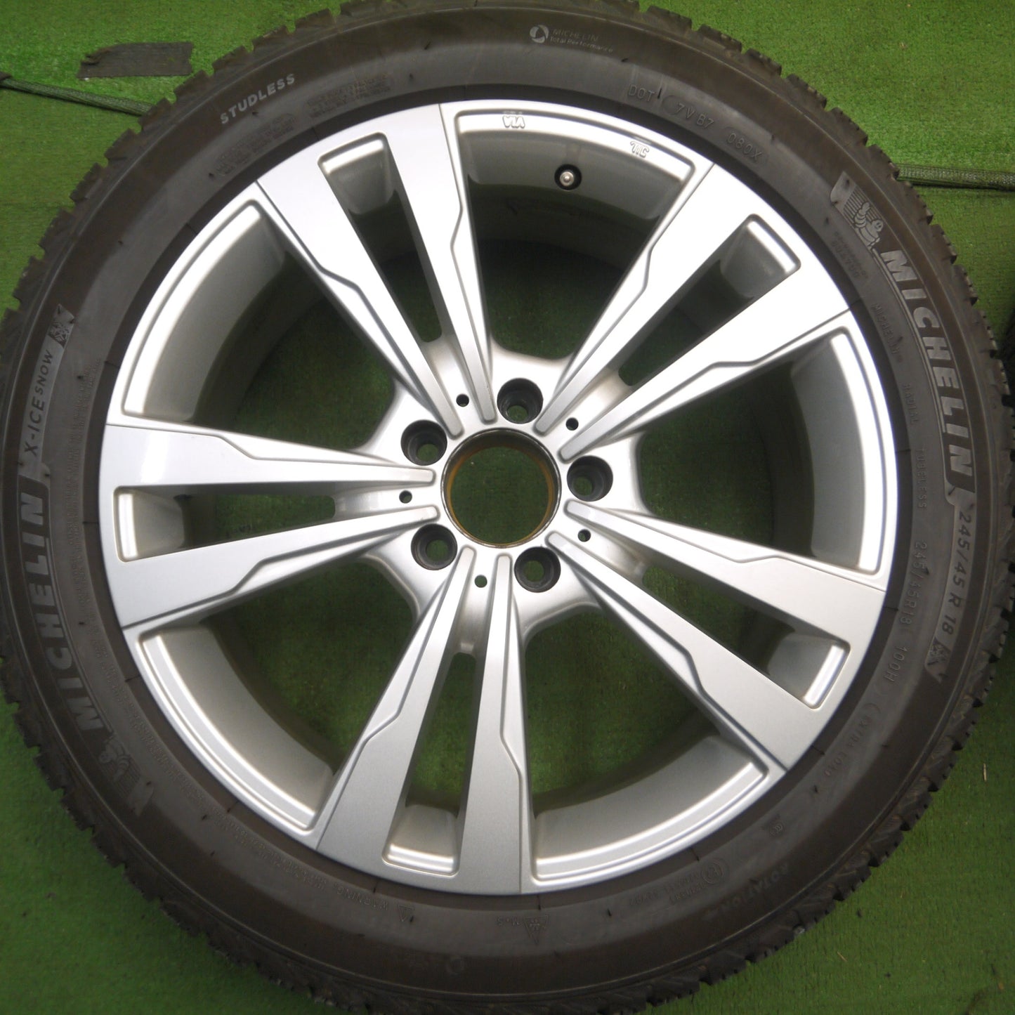*送料無料* バリ溝！21年！キレイ！9.5分以上★ベンツ 等 EuroForsh 245/45R18 スタッドレス ミシュラン X-ICE SNOW ユーロフォルシュ PCD112/5H★4032709Hス