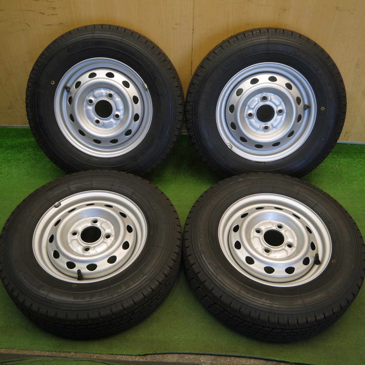 ほぼ未使用！キレイ◎スタッドレス 145R12 8PR トーヨー デルベックス 934 スチール ホイール DELVEX 12インチ PCD100/4H◎6072907Hス