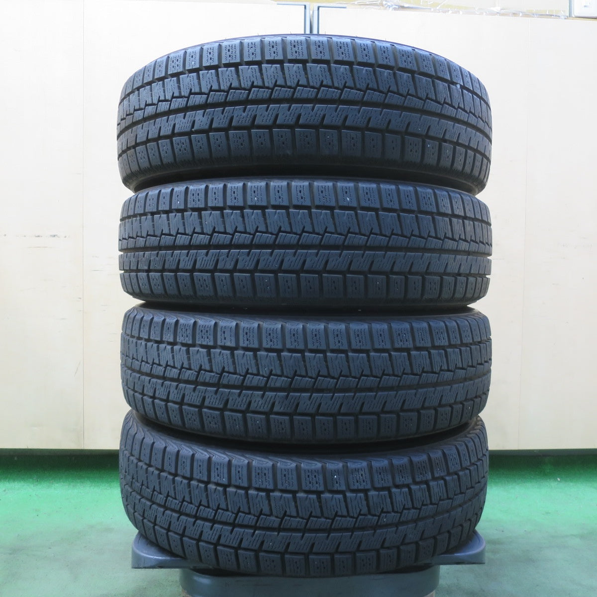 キレイ★スタッドレス 155/65R14 クムホ WinterCRAFT ice wi61 Humanline ヒューマンライン 14インチ PCD100/4H★6053012イス