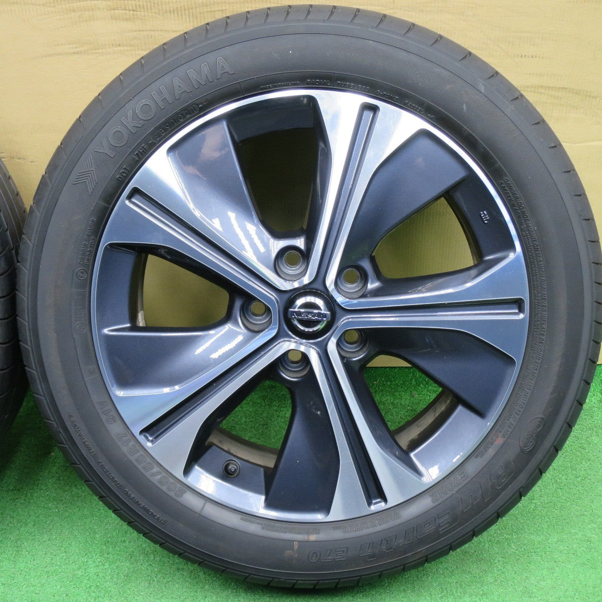 バリ溝！キレイ！9.5分★日産 キックス 純正 205/55R17 ヨコハマ ブルーアース E70 E70NZ 17インチ PCD114.3/5H★6041202NKノ