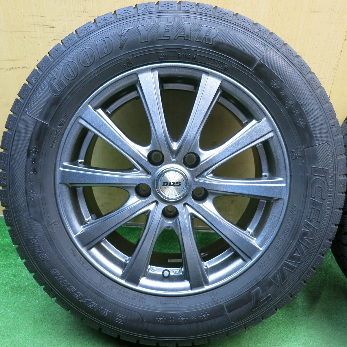 バリ溝！22年！キレイ！9.5分◎スタッドレス 215/65R16 グッドイヤー アイスナビ7 D.O.S. DOS 16インチ PCD114.3/5H◎6092704HAス
