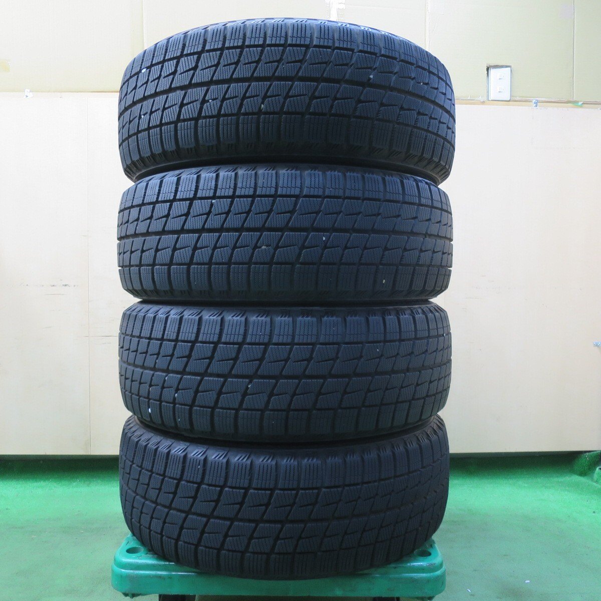 バリ溝！キレイ！9.5分★スタッドレス 215/55R17 ブリヂストン アイスパートナー ECO FORME エコフォルム 17インチ PCD114.3/5H★5021711イス