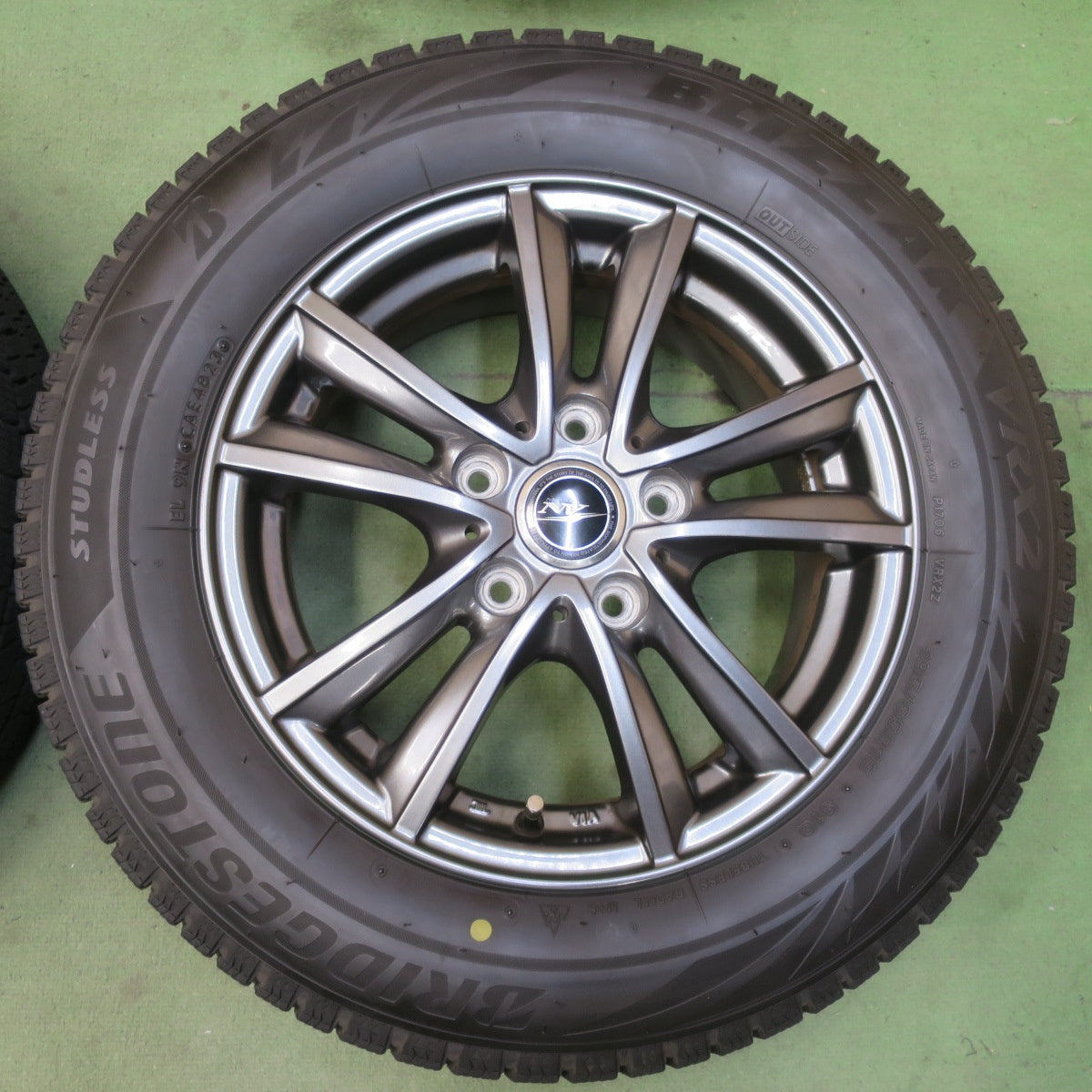 バリ溝！23年！キレイ！9分◎スタッドレス 195/65R15 ブリヂストン ブリザック VRX2 NIRVANA NV ニルヴァーナ ニルバーナ 15インチ PCD114.3/5H◎6100604イス