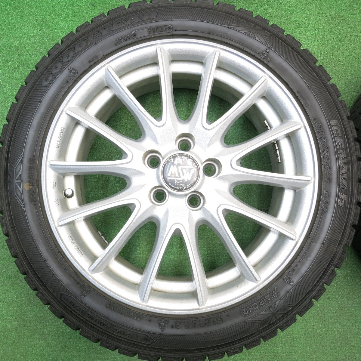 バリ溝！キレイ！9.5分★アウディ ワーゲン 等 O・Z MSW 86 205/50R16 スタッドレス グッドイヤー アイスナビ6 OZ 16インチ PCD100/5H★5120602HAス
