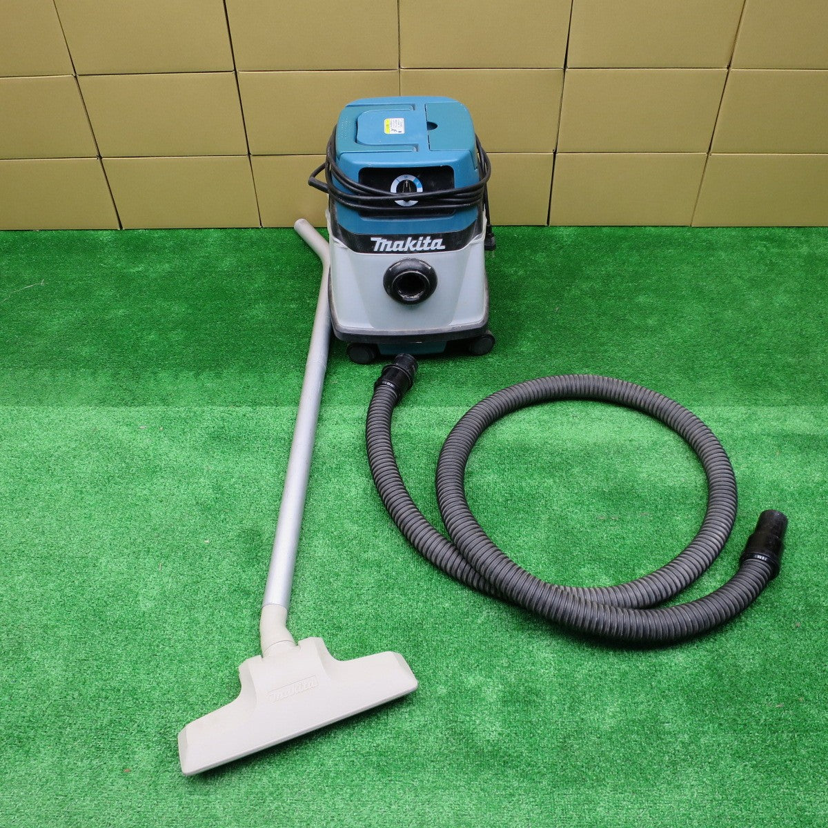 [送料無料] ◆マキタ 乾湿両用 業務用 集じん 機 473 電動 工具 掃除機 コード式 集塵 100V makita◆