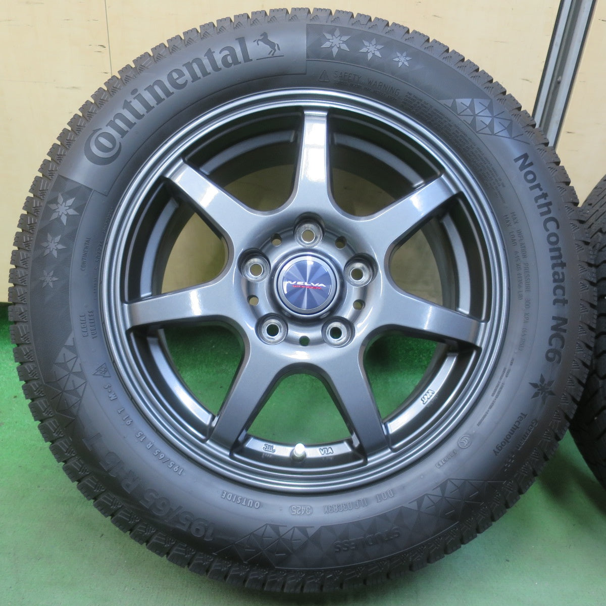 バリ溝！25年！キレイ！ほぼ10分◎スタッドレス 195/65R15 コンチネンタル ノースコンタクト NC6 VELVA WONDER ヴェルヴァ ワンダー 15インチ PCD114.3/5H◎6062409イス