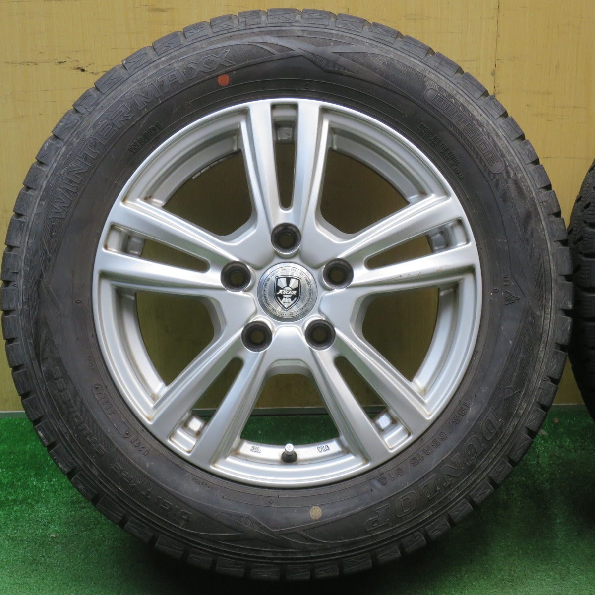 バリ溝！9.5分★スタッドレス 195/65R15 ダンロップ ウインターマックス WM01 JOKER ジョーカー 15インチ PCD114.3/5H★6022404NJス