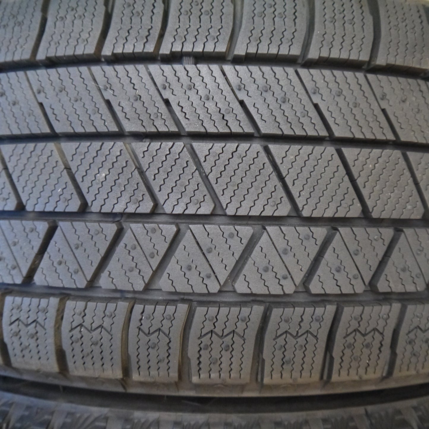 バリ溝！24年！キレイ！ほぼ10分★86 BRZ 等 Lehrmeister アマルフィV Jr 215/45R17 スタッドレス ブリヂストン ブリザック VRX3 レアマイスター 17インチ PCD100/5H★6041407Hス