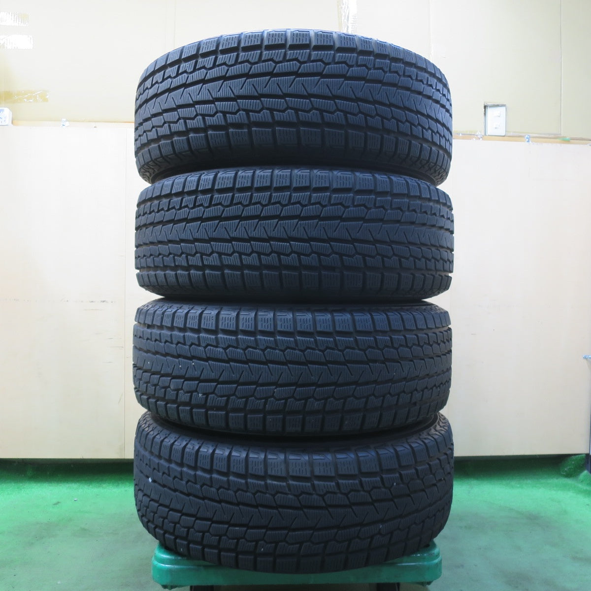 バリ溝！21年！キレイ！9.5分★JEEP ジープ KL チェロキー 等 EURO AFG 245/65R17 スタッドレス ヨコハマ アイスガード G075 17インチ PCD110/5H★5102804イス