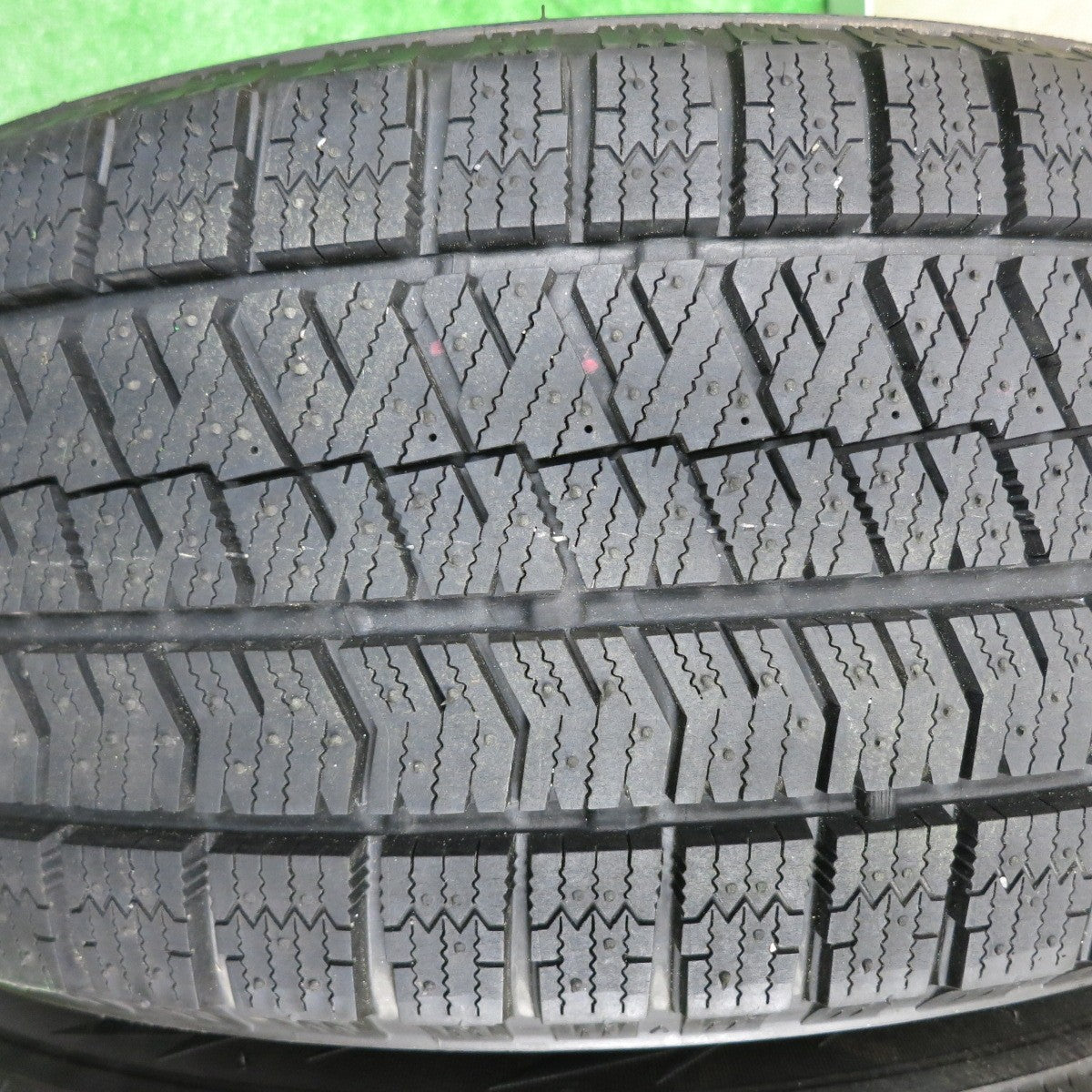 [送料無料] タイヤほぼ未使用！キレイ★スタッドレス 225/60R17 ブリヂストン ブリザック VRX2 MANARAY SPORT マナレイ 17インチ PCD114.3/5H★4112302TNス