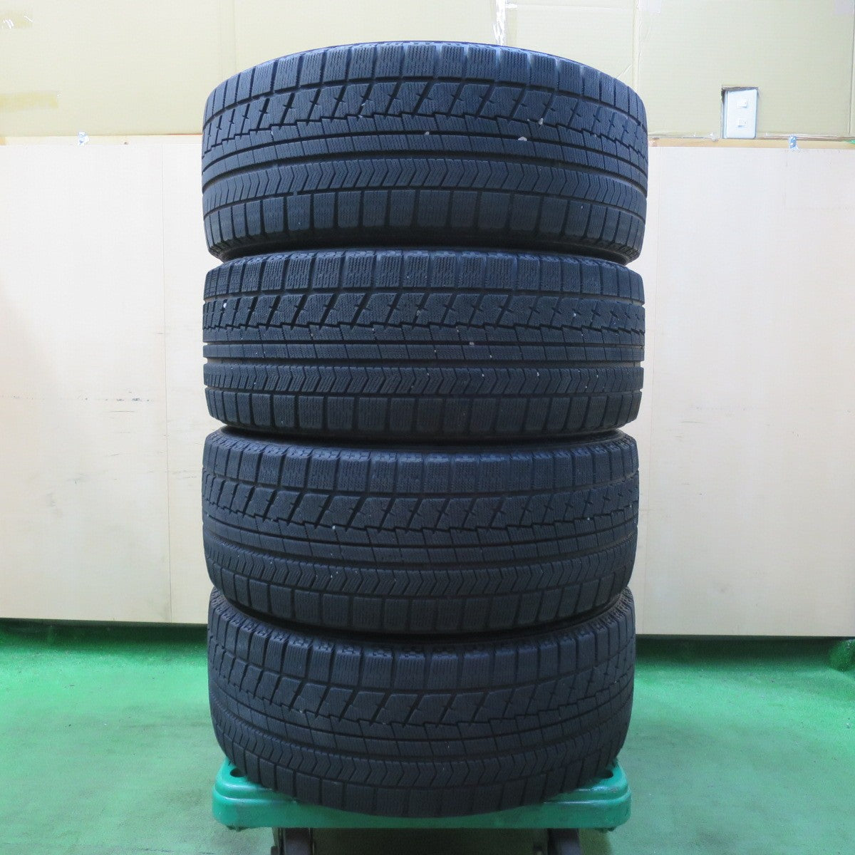 [送料無料] バリ溝！21年！キレイ！8.5分★LEONIS CH 225/50R18 スタッドレス ブリヂストン ブリザック RFT レオニス 18インチ PCD114.3/5H★5010707イス