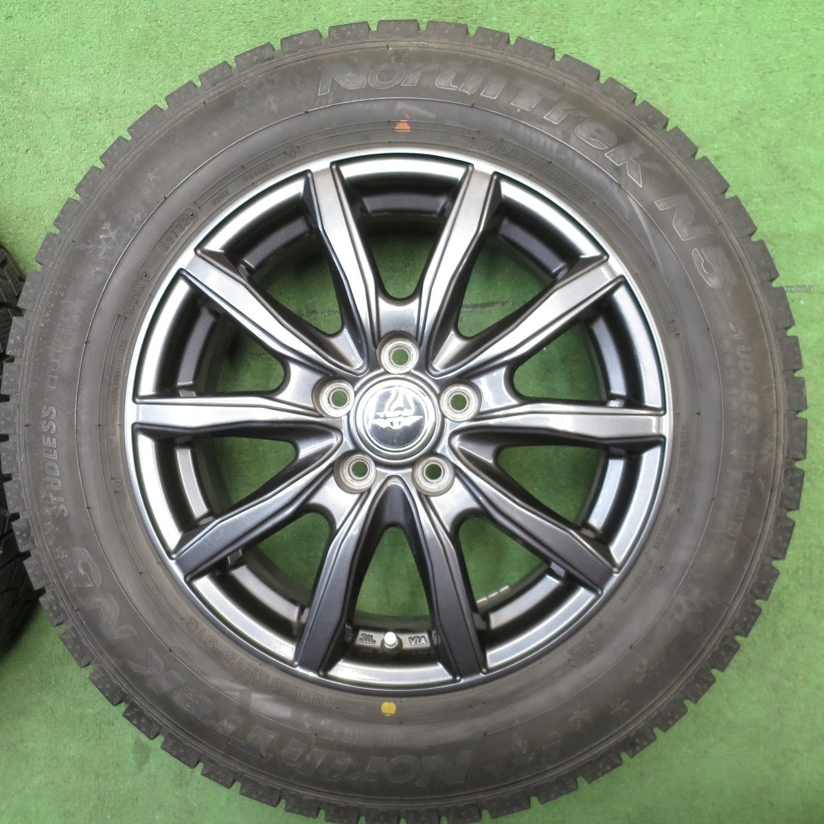 バリ溝！22年！キレイ！9.5分★プリウス 等 195/65R15 スタッドレス オートバックス ノーストレック N5 TEAD テッド 15インチ PCD100/5H★6050803NJス