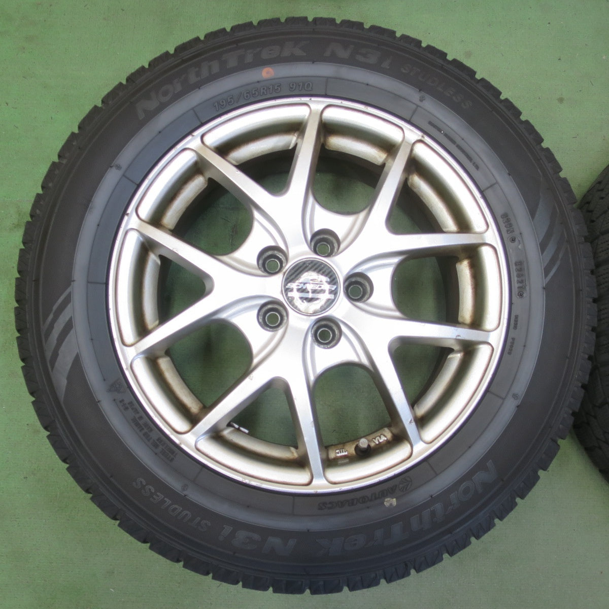 バリ溝！8.5分★プリウス 等 195/65R15 スタッドレス オートバックス ノーストレック N3i SCHNEIDER シュナイダー 15インチ PCD100/5H★6051607イス